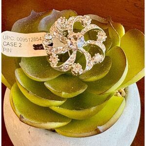 CHARTER CLUB - NWT Fashion Brooch in Silvertone and Crystals Created for Macy's